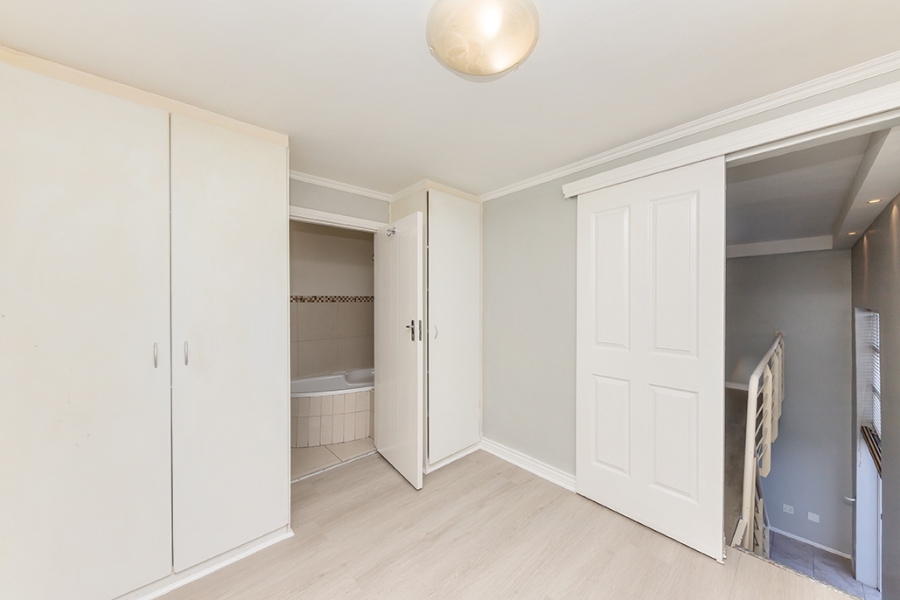 To Let 2 Bedroom Property for Rent in Green Point Western Cape